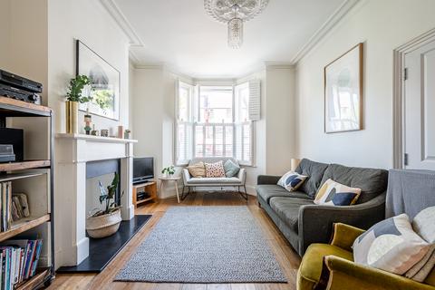 17 Coopersale Road, London, E9 6AU