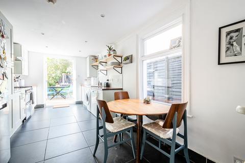 17 Coopersale Road, London, E9 6AU