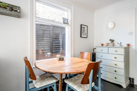 17 Coopersale Road, London, E9 6AU