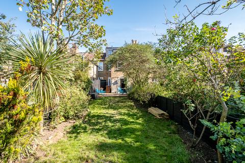 17 Coopersale Road, London, E9 6AU