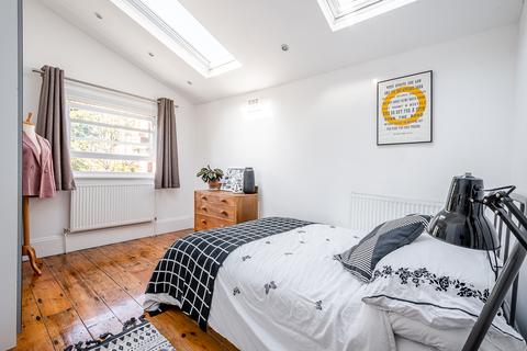 17 Coopersale Road, London, E9 6AU