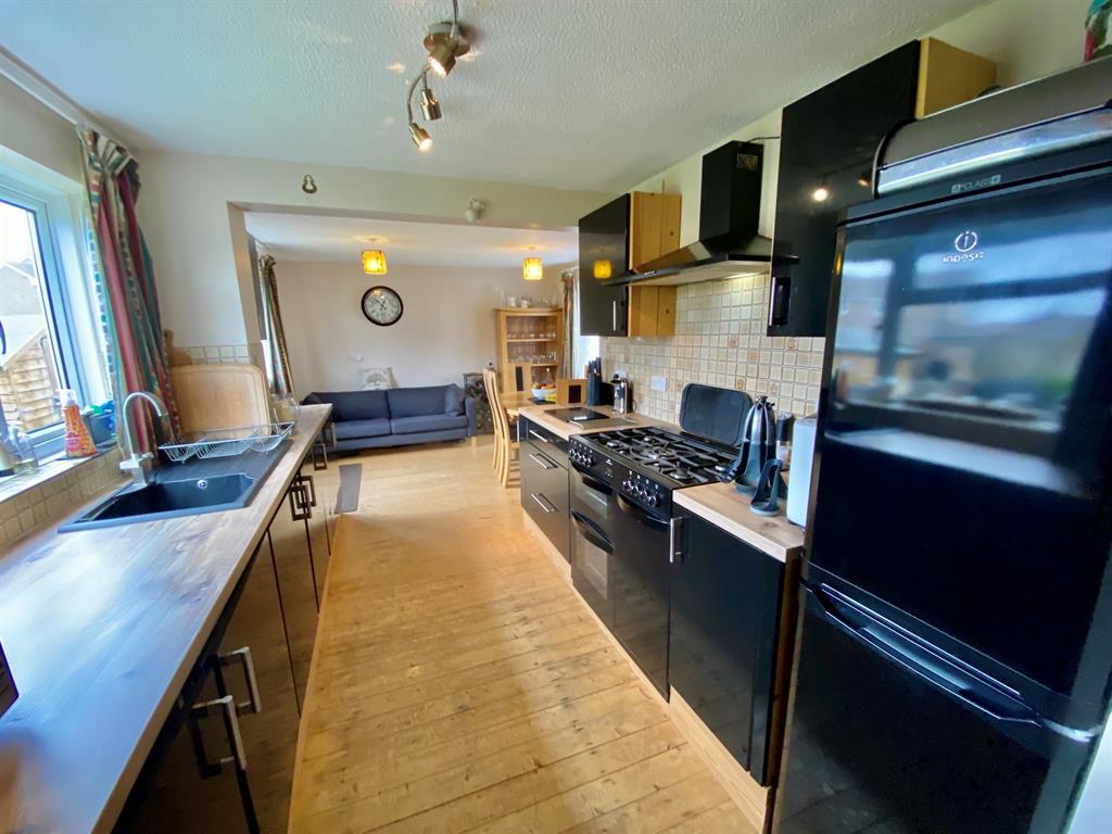 The Close, Coaley, Dursley, GL11 5EP 4 bed detached house £399,950
