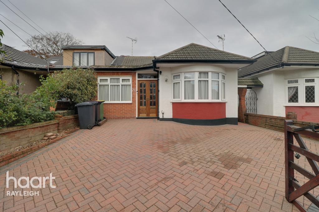 Rayleigh Avenue, LeighOnSea 2 bed semidetached bungalow £325,000