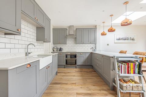 33 Highclere Road, New Malden, KT3 3HJ