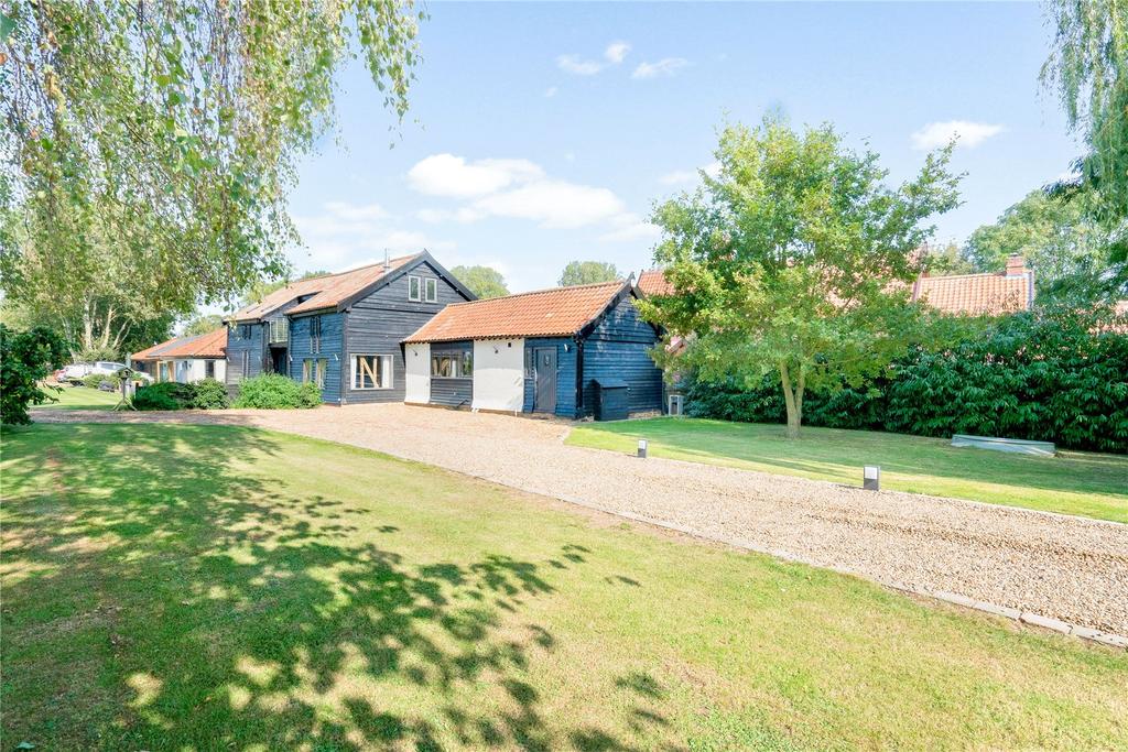 Deopham Road, Morley St. Botolph, Wymondham, Norfolk, NR18 5 bed