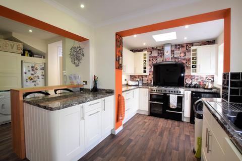 97 Cowick Lane, Exeter, EX2 9HG
