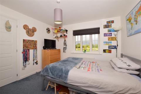 13 Brookfield Drive, Horley, RH6 9HN