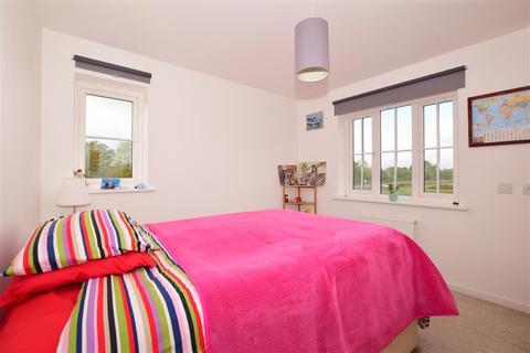 13 Brookfield Drive, Horley, RH6 9HN