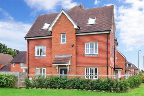 13 Brookfield Drive, Horley, RH6 9HN