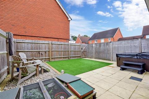 13 Brookfield Drive, Horley, RH6 9HN
