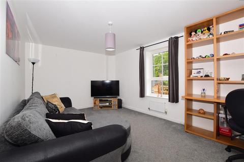 13 Brookfield Drive, Horley, RH6 9HN