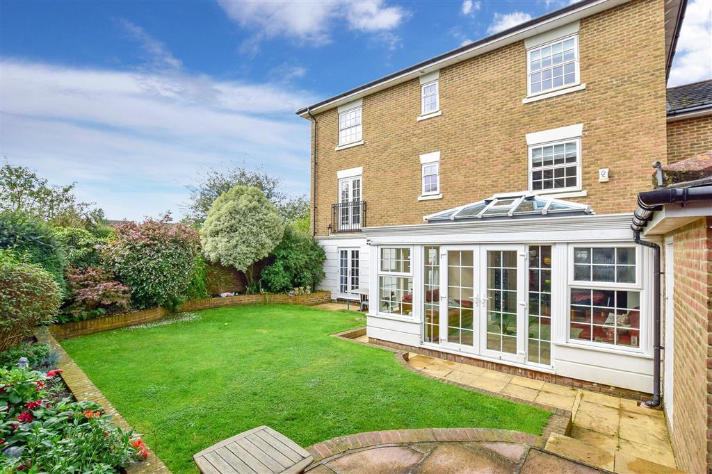Maypole Drive, Kings Hill, West Malling, Kent 6 bed detached house £