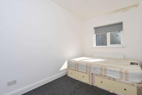 4 bedroom flat to rent, Camberwell Church Street, Camberwell, London