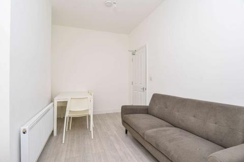 4 bedroom flat to rent, Camberwell Church Street, Camberwell, London
