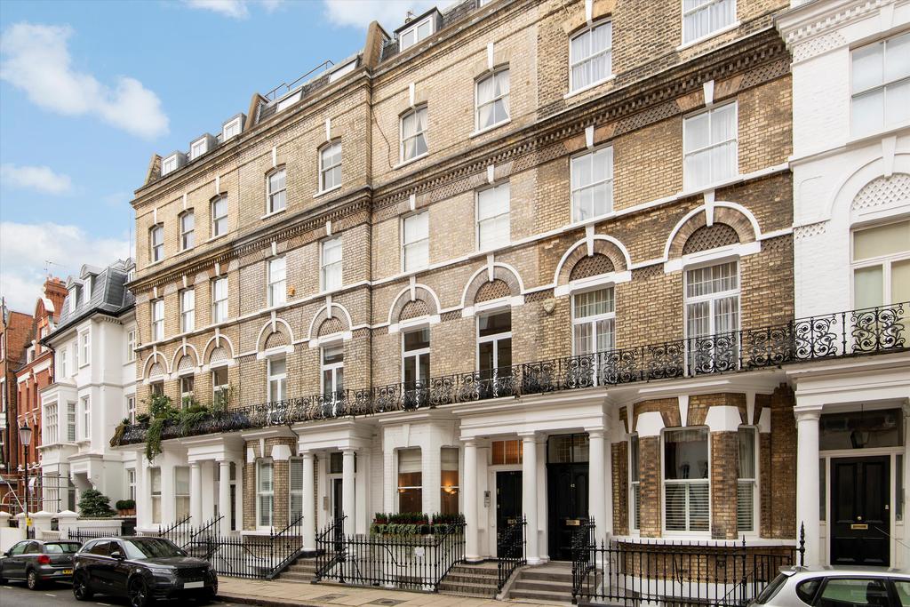 Elm Park Road, Chelsea, London, SW3 3 bed maisonette - £1,600,000