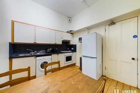 3 bedroom flat to rent, Marchmont Road, Marchmont, Edinburgh, EH9