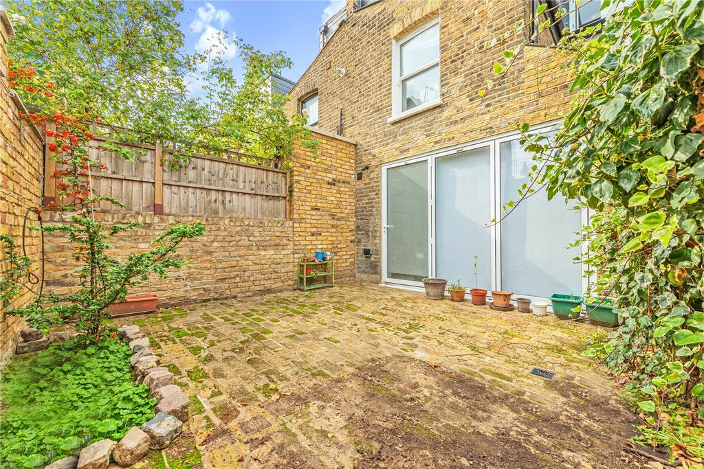 Pursers Cross Road, London 4 bed terraced house £5,633 pcm (£1,300 pw)