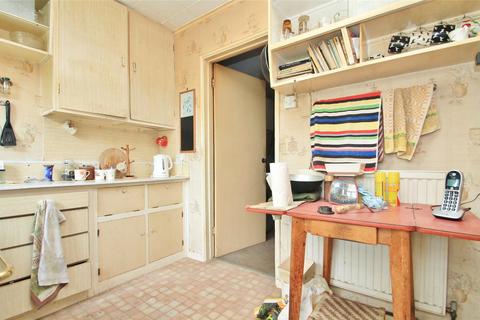 27 Georgelands, Ripley, Woking, GU23 6DE