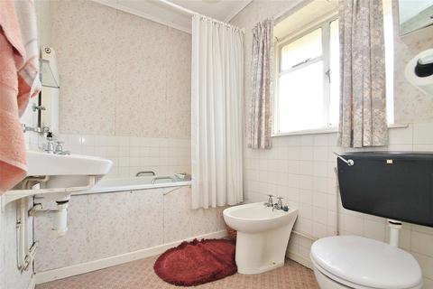 27 Georgelands, Ripley, Woking, GU23 6DE