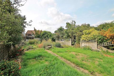 27 Georgelands, Ripley, Woking, GU23 6DE