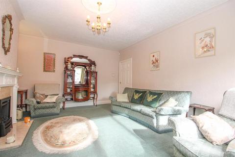 10 Fairway, Guiseley, Leeds, LS20 8JT
