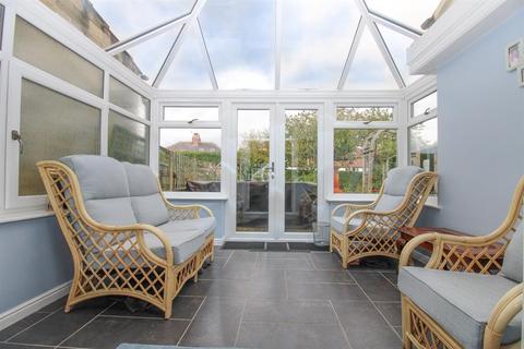 10 Fairway, Guiseley, Leeds, LS20 8JT
