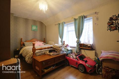25 Turnage Road, Dagenham, RM8 1RB