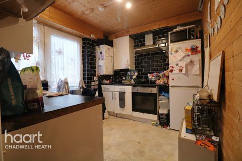 25 Turnage Road, Dagenham, RM8 1RB