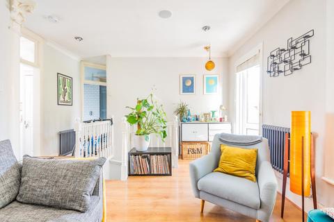 25 Ingatestone Road, London, SE25 4LG