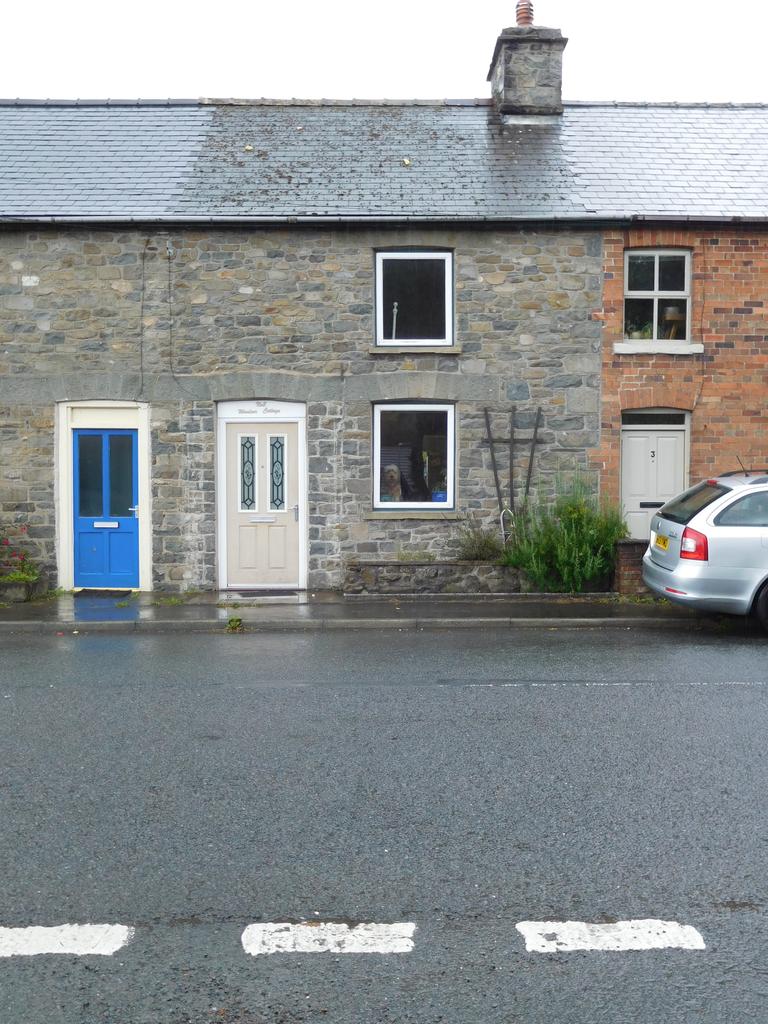 WINDSOR COTTAGE, NEWBRIDGEONWYE... 2 bed cottage £98,000
