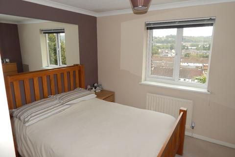 2 bedroom terraced house to rent, Mayfield Avenue, Dover