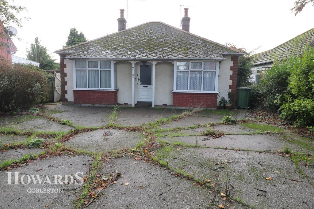 Poplar Avenue, Gorleston 2 bed detached bungalow £220,000