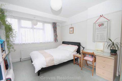 89 Beechcroft Avenue, New Malden, KT3 3EE