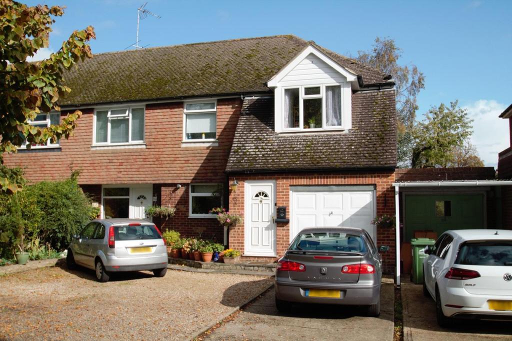 Vicarage Road, StainesUponThames, TW18 £200,000