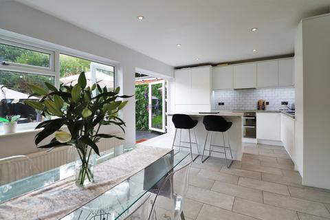 21 Oakham Drive, Bromley, BR2 0XE