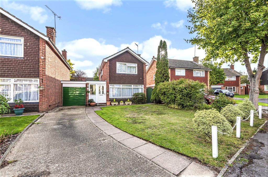 Send Marsh, Ripley, Surrey, GU23 3 bed link detached house £550,000