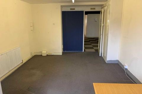 Property to rent - High Street, Rochester