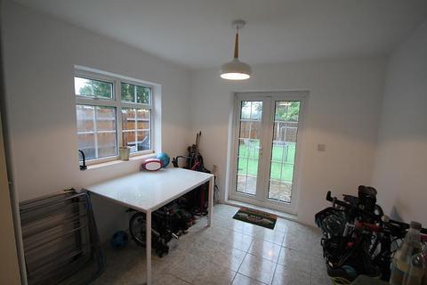 11 Chestnut Road, Ashford, TW15 1DD