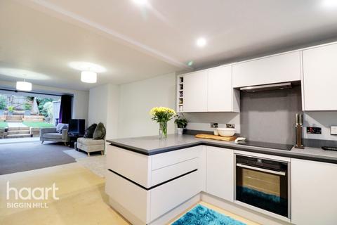 20 Valley View, Biggin Hill, Westerham, TN16 3QL