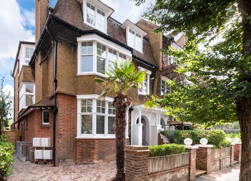 Windlesham Road, Brighton 2 bed flat £2,000 pcm (£462 pw)