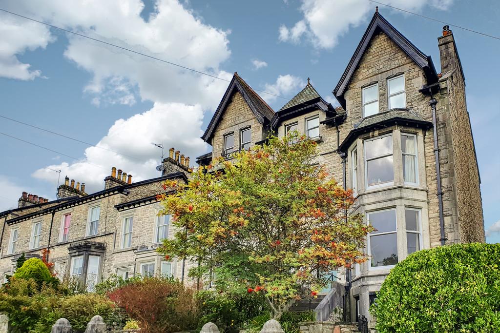 48 Greenside, Kendal, Cumbria, LA9 5DT 5 bed semidetached house £750,000