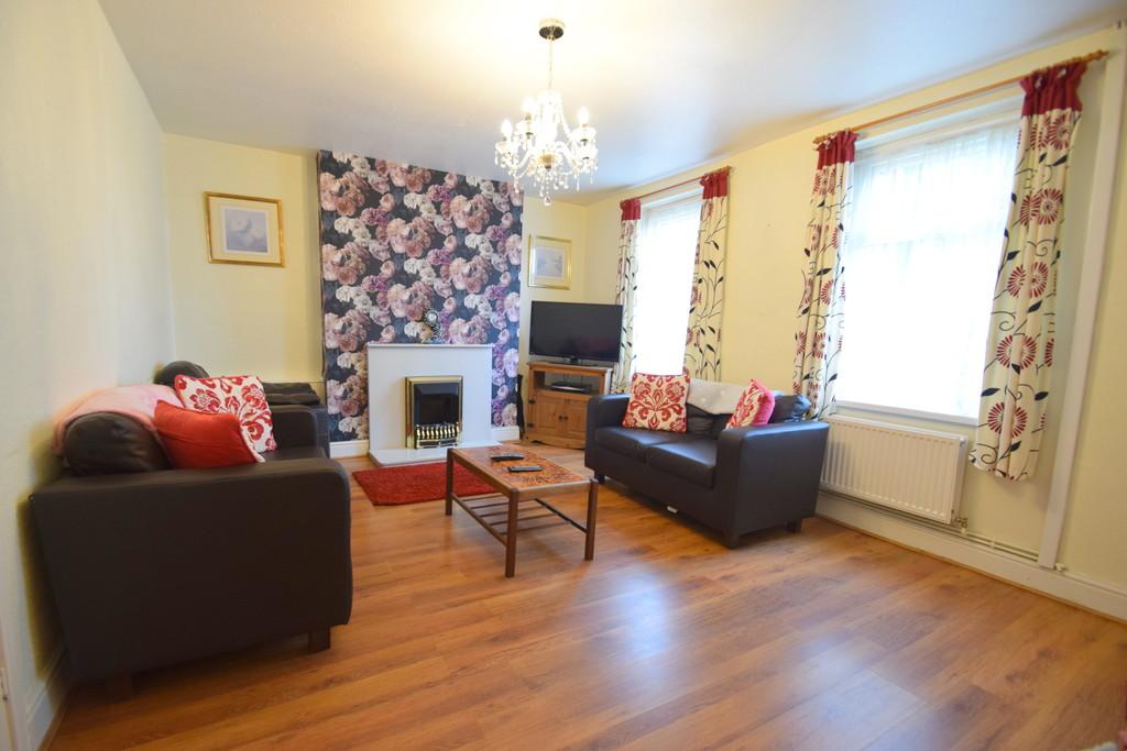 22 Sarn Hill, Sarn, Bridgend, 3 bed end of terrace house £125,000