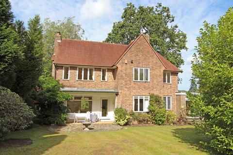 Chalfield Bears Den, Kingswood, Tadworth, KT20 6PL