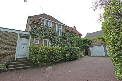 Chalfield Bears Den, Kingswood, Tadworth, KT20 6PL