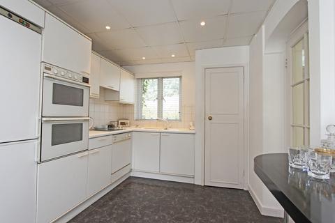 Chalfield Bears Den, Kingswood, Tadworth, KT20 6PL