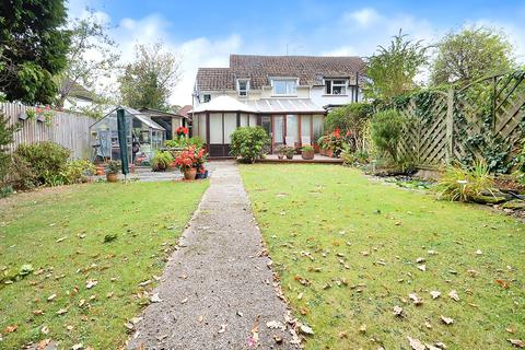 4 Bremner Avenue, Horley, RH6 8EP