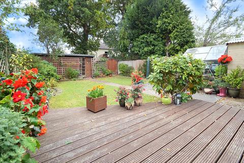 4 Bremner Avenue, Horley, RH6 8EP