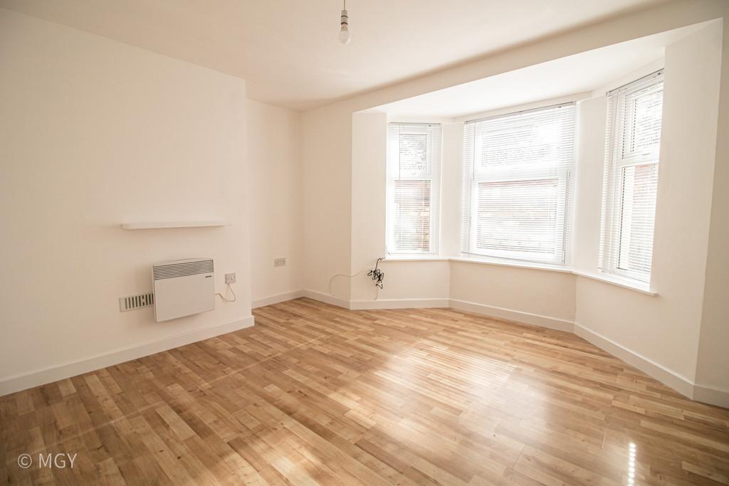 Ferry Road, Grangetown, Cardiff 1 bed ground floor flat £550 pcm (£