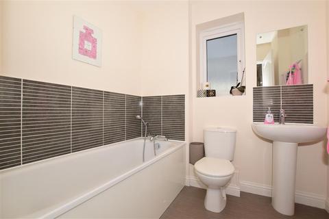 21 Arable Drive, Whitfield, Dover, CT16 3FE