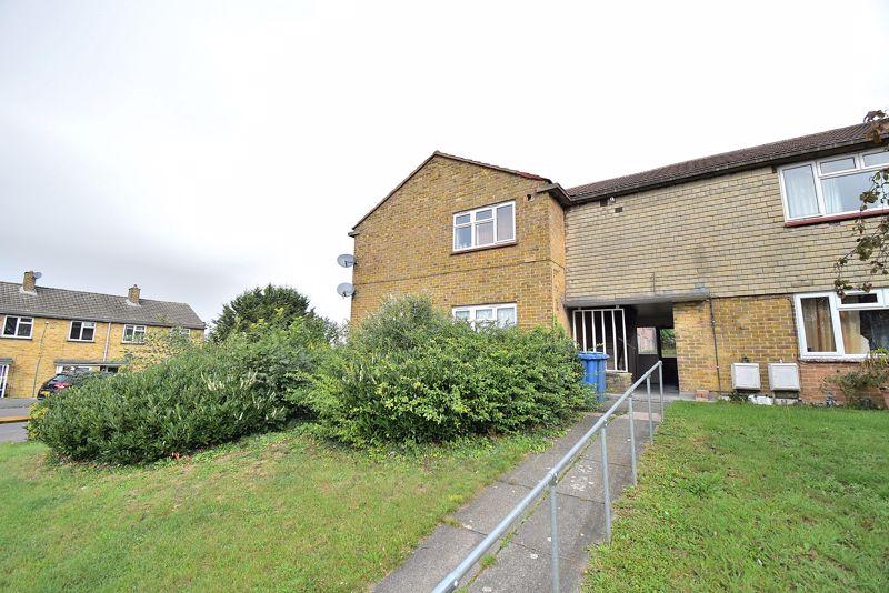 Spring Hills, Harlow 2 bed apartment £190,000